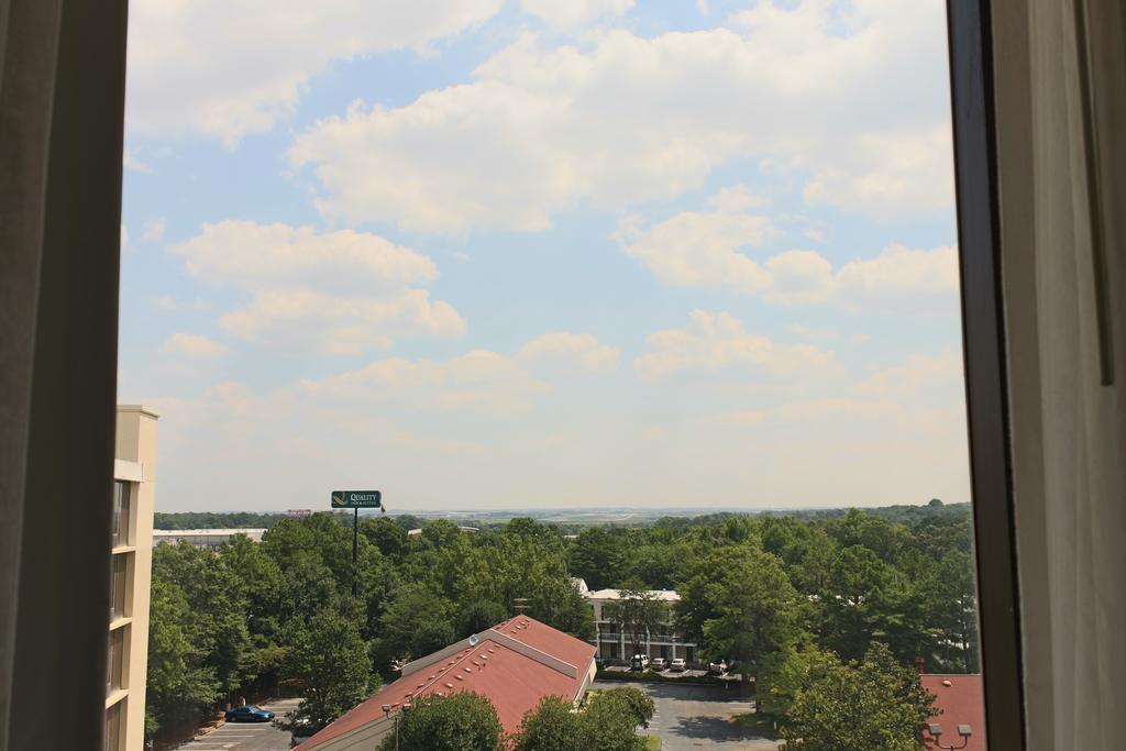 Ramada Plaza By Wyndham Atlanta Airport Hotel College Park Exterior foto