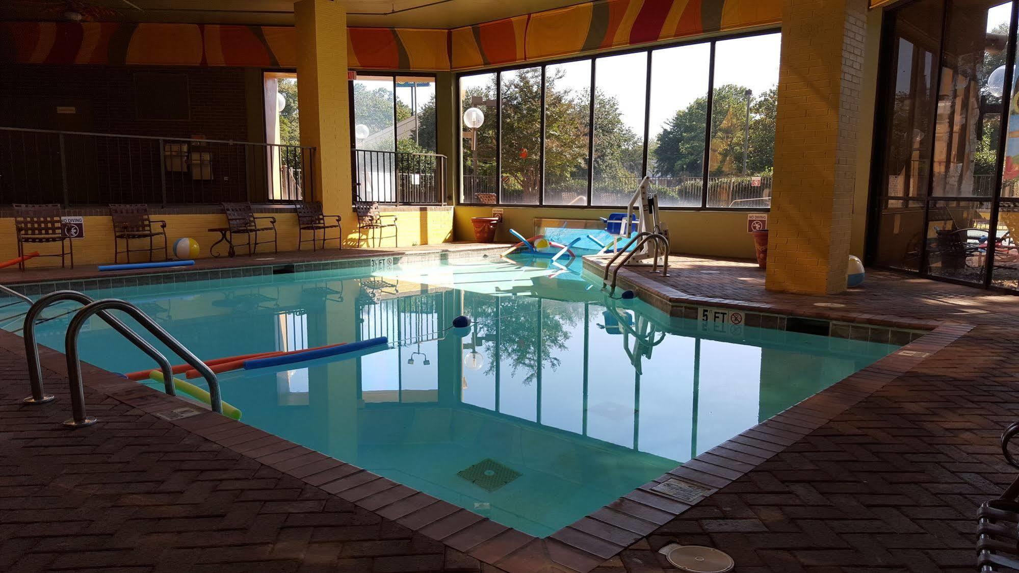 Ramada Plaza By Wyndham Atlanta Airport Hotel College Park Exterior foto